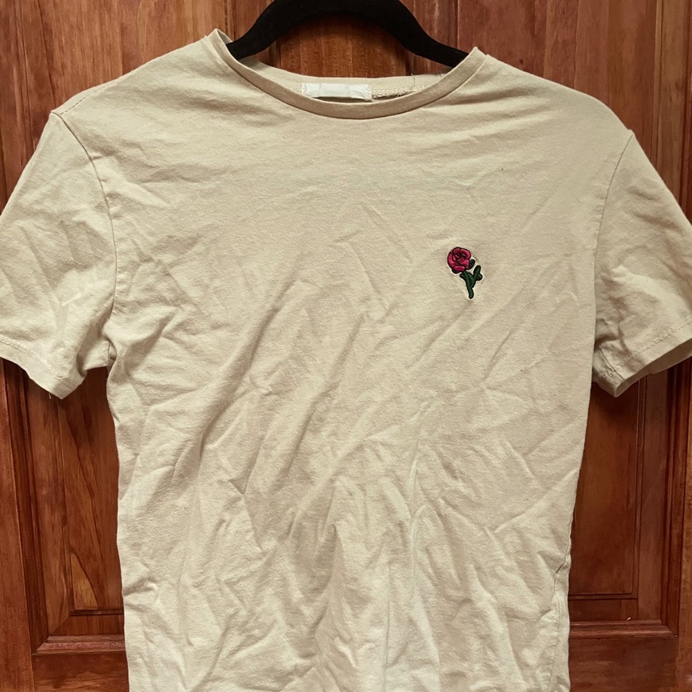 Flower-embroidered t-shirt